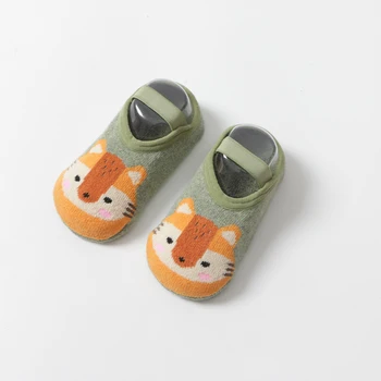 Носки для новорожденных мальчиков и девочек, весенне-осенние нескользящие носки с героями мультфильмов для девочек, Повседневная хлопковая обувь для малышей, детская одежда